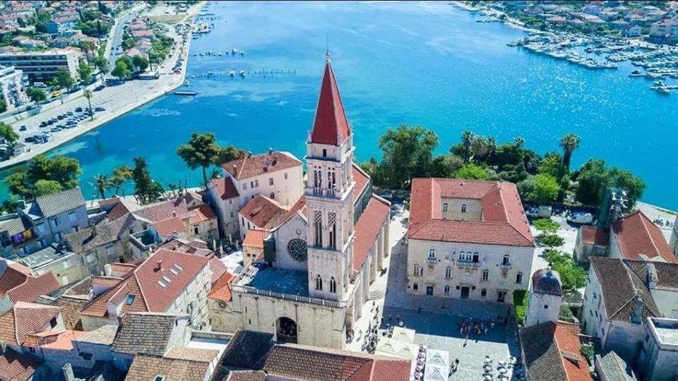 Apartment Julia Trogir Buitenkant foto