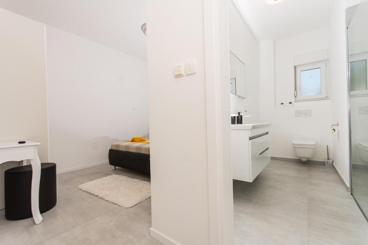 Apartment Julia Trogir Buitenkant foto