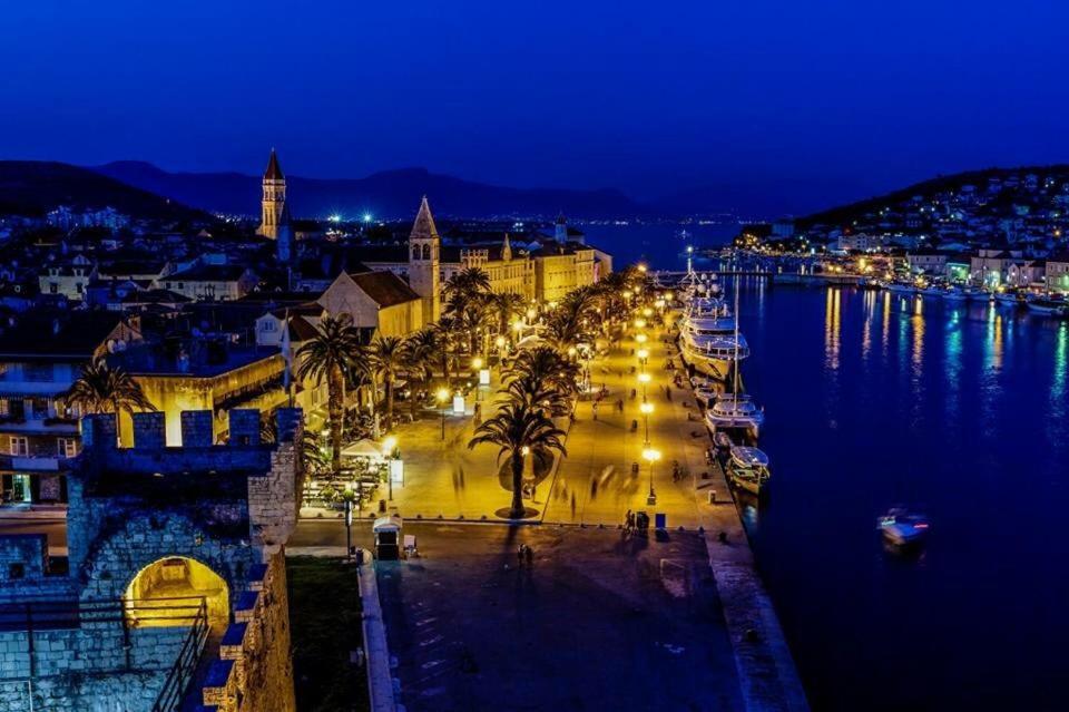 Apartment Julia Trogir Buitenkant foto