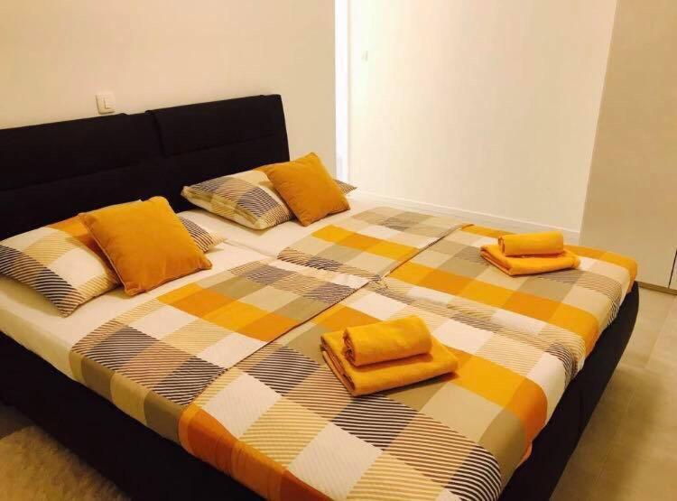 Apartment Julia Trogir Buitenkant foto