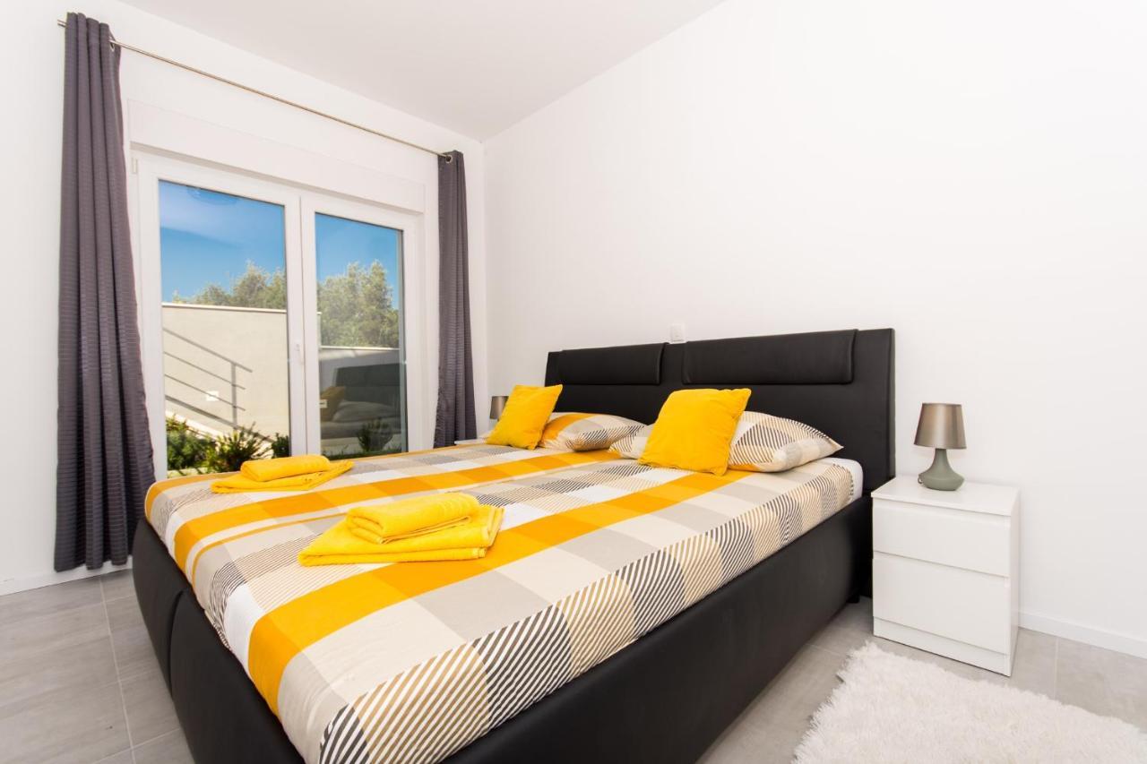 Apartment Julia Trogir Buitenkant foto