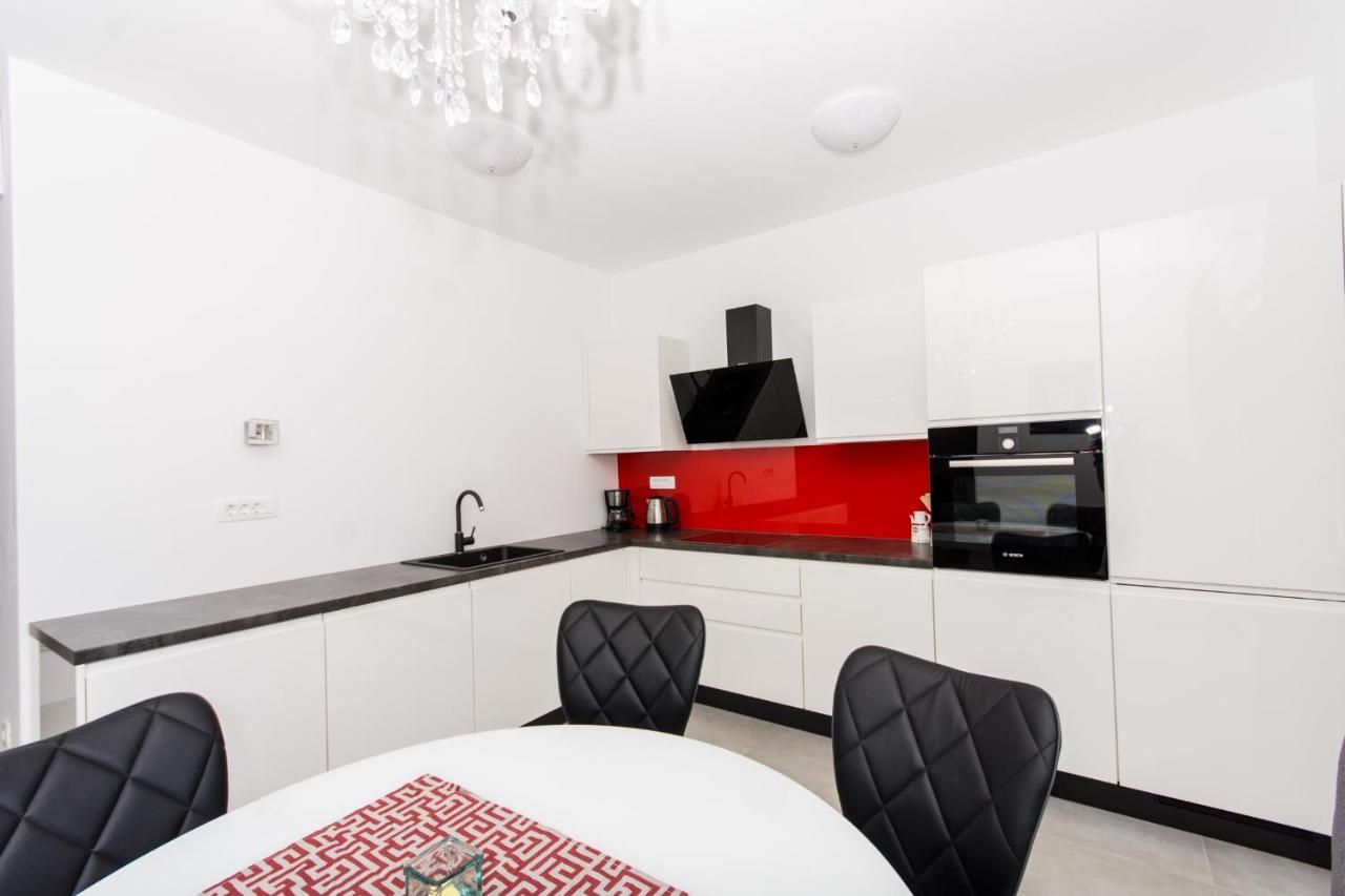 Apartment Julia Trogir Buitenkant foto