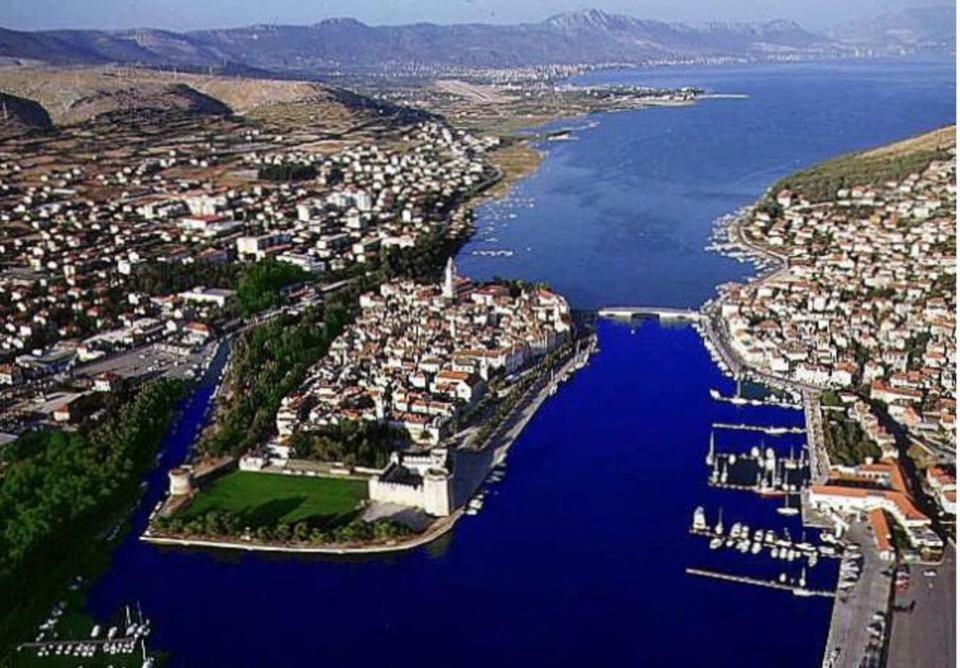 Apartment Julia Trogir Buitenkant foto
