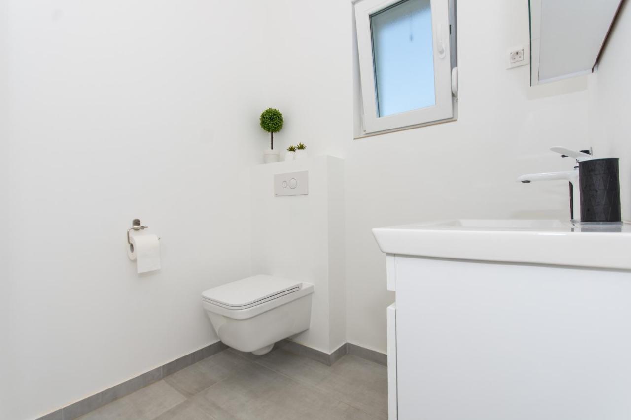 Apartment Julia Trogir Buitenkant foto